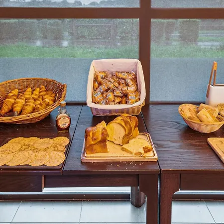 Hotel Restaurant Akena Bordeaux Sud - La Brede ホテル 3*