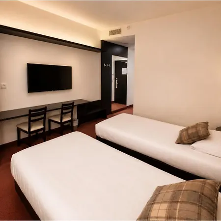 Hotel Restaurant Akena Bordeaux Sud - La Brede ホテル 3*